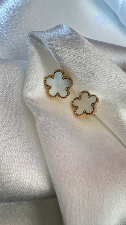 Boucles d'oreilles " Fleurs de nacre " Doré